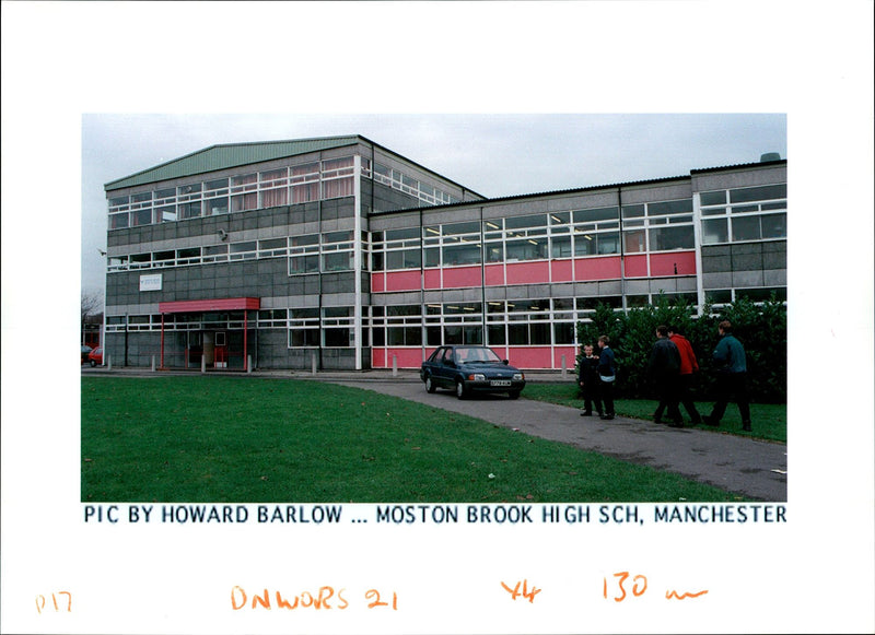 1995 MOSTON BROOK HIGH SCHOOL MANCHESTER HAS GRIM HOWARD BARLOW PUBLISHED - Vintage Photograph