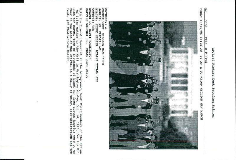 1995 TENS THOUSANDS BLACK MEN FROM STEVE HELBER TITLE WRITER MEMBERS - Vintage Photograph