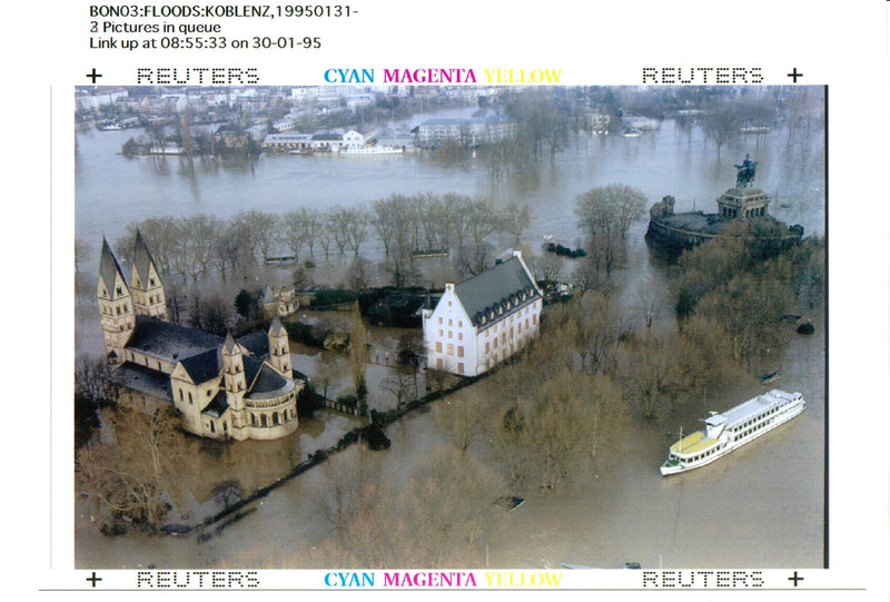 1995 THOUSANDS RESIDENTS HAD EVACUA TED MICHAEL URBAN WRITER COUNTRY - Vintage Photograph