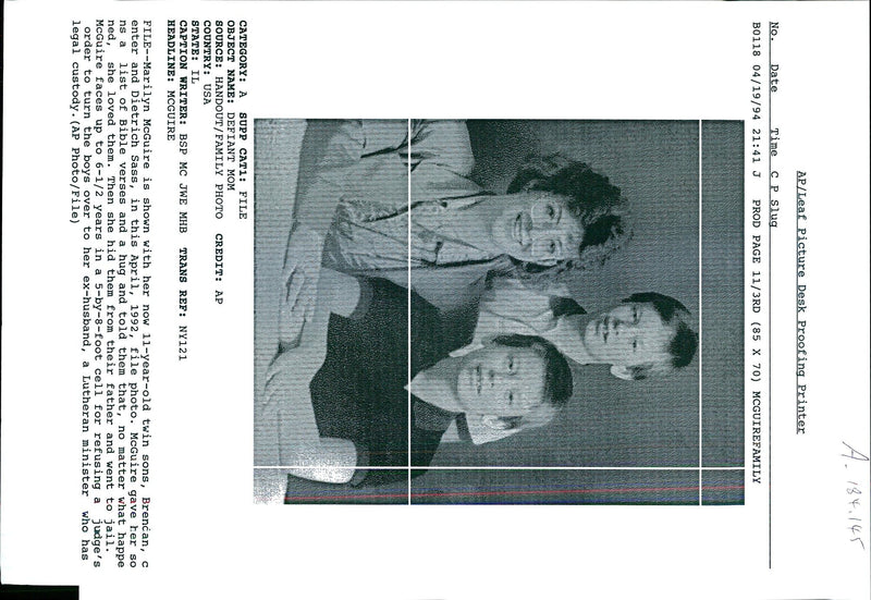 1994 MARILYN MCGUIRE FACES YEARS FOOT USA WRITER COUNTRY FAMILY - Vintage Photograph