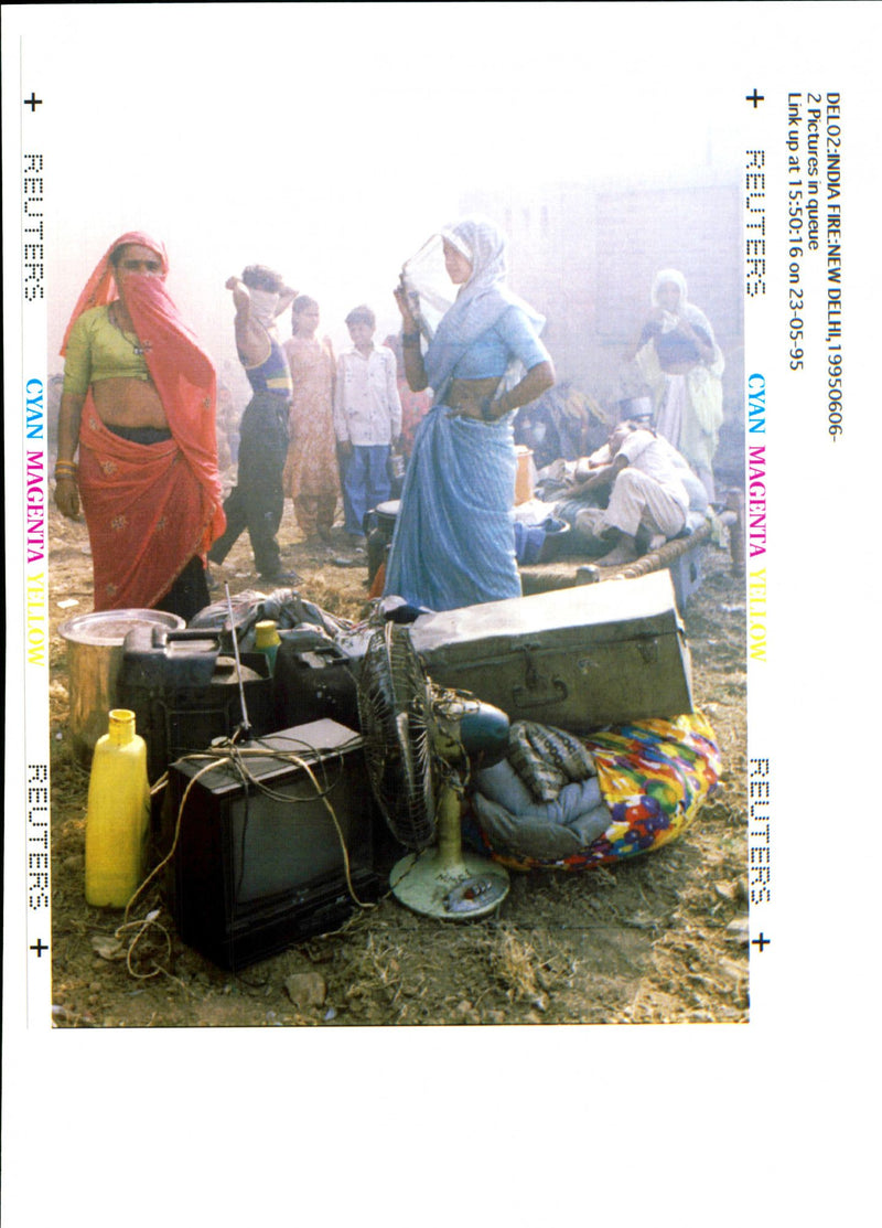 1995 FIRE ENGULFED THE CITYS BIGGEST PLACTIC BRYN COLTON DELOZ WRITER COUNTRY - Vintage Photograph