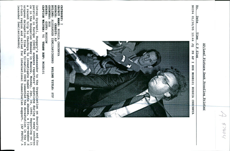 1995 OSCE DELEGATION ALEXANDER ZEMLIANICHENKO TITLE WRITER INTERNATIONAL RUSSIA - Vintage Photograph