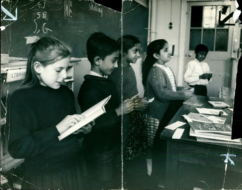 1963 PICTURE CAPTION DAILY TELEGRAPH BECK PHOTOGRAPHER DATE CONCERT - Vintage Photograph