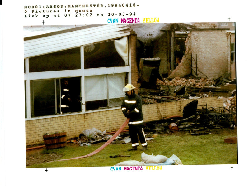 1994 FIREMEN CLEAR AFTER FIRE DIAL PARK PRIMARY ENGLAND WRITER COUNTRY - Vintage Photograph