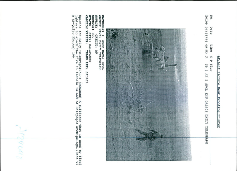 1994 BULLDOZER THAT USED FIREF IGHTERS ATACK THE FIRE WRITER COUNTRY - Vintage Photograph