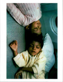 1995 HIRA AND NIDA JAMAL PAKISTAN ARE SCHEDULED STAR WRITER TITLE COUNTRY - Vintage Photograph