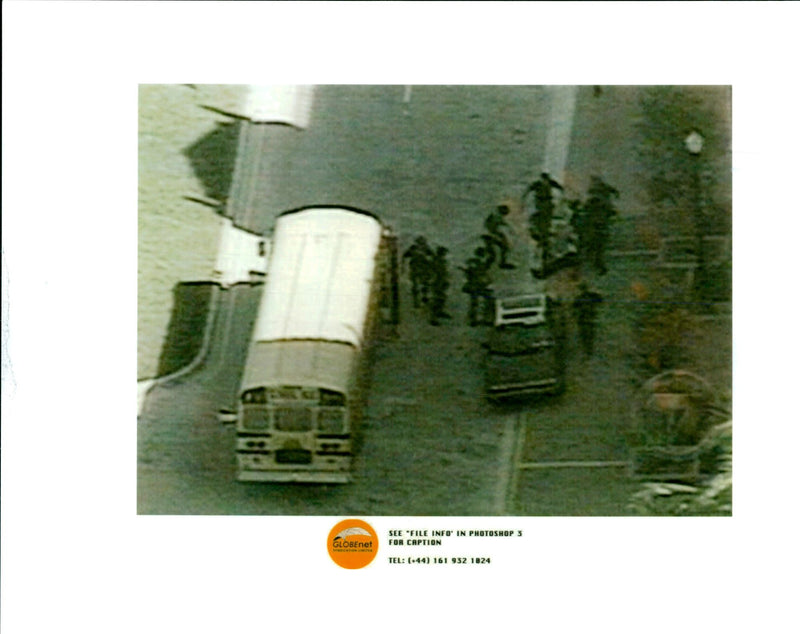 1995 MAN WHO JACKED CHOOL CARRYING HANDICAPPED HUNT POLICE USA WRITER - Vintage Photograph