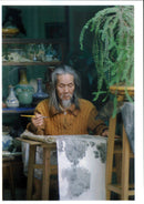 1994 PAINTER MAKES USE THE LAST BIT VIETNAMESE WRITER COUNTRY TITLE STYLE - Vintage Photograph