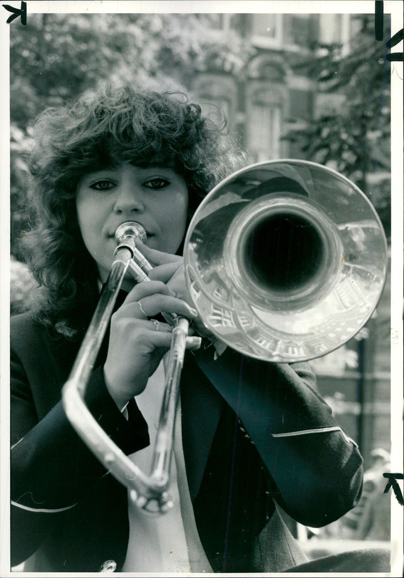 ONE THOUSAND MUSICIANS AGED BET MICHAEL WEBB CALS ALBERT ROYAL NATIONAL - Vintage Photograph