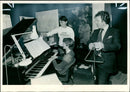 PIANIST ALEX INGRAM AIDED PERCUSSIONIS ADAM BUTLER OPERA MUSIC NATIONAL - Vintage Photograph