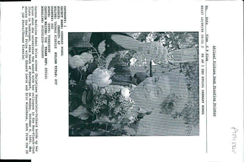 1995 CHRISTIANE NUESSLEIN VOLHARD SHAR GERAINT LEWIS ERIC TITLE WRITER GERMAN - Vintage Photograph