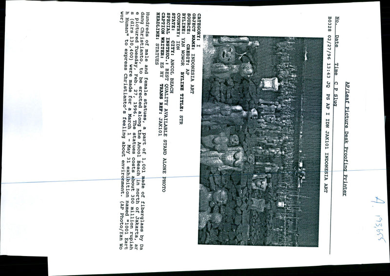 1996 HUNDREDS MALE AND FEMALE STATUES ERECTED TITLE WRITER NAMED COUNTRY - Vintage Photograph