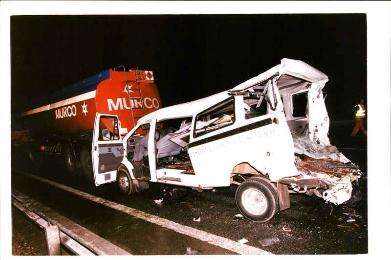 SCHOOL MINIBUS CRASHES INTO BASE PETROL TANKER CEA SOUTH DATE - Vintage Photograph