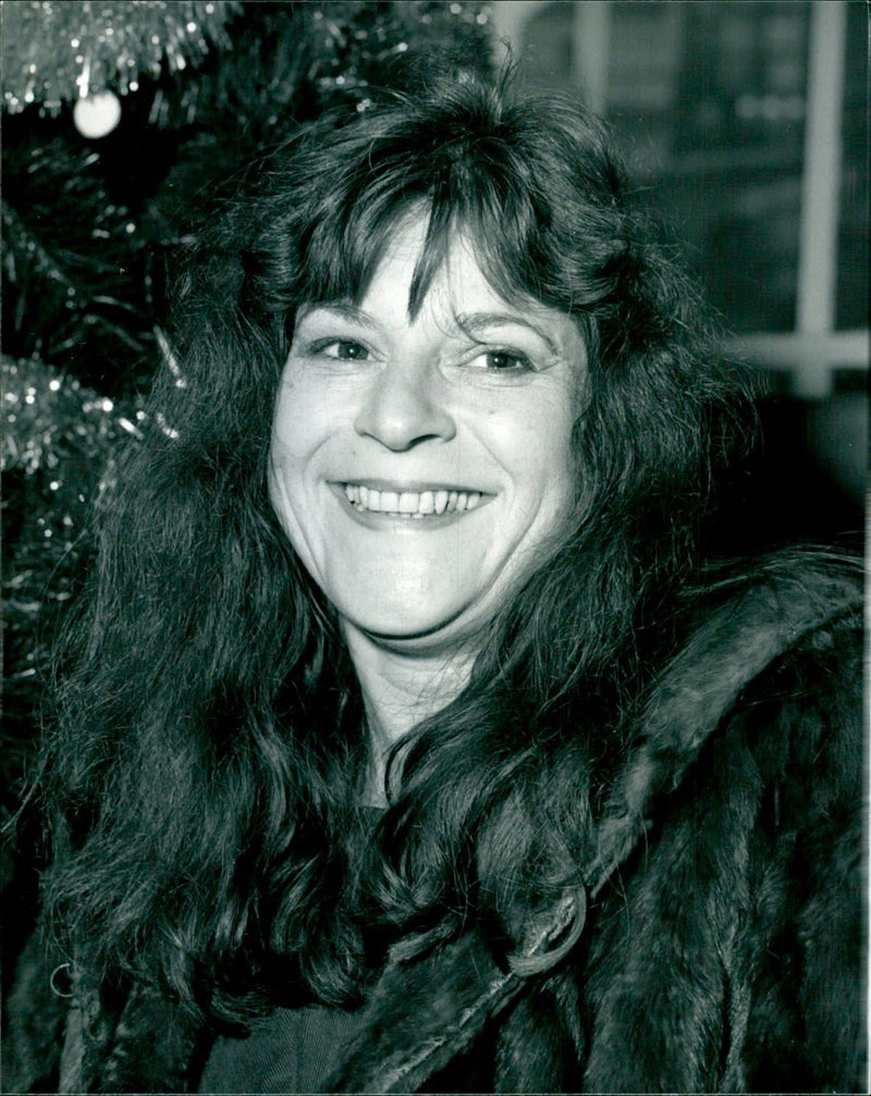 ROSALIND ADAMS ACTRESS CURRENTLY CLARRIE GRUNDY ARCHERS DEC COMPANY PRESS - Vintage Photograph