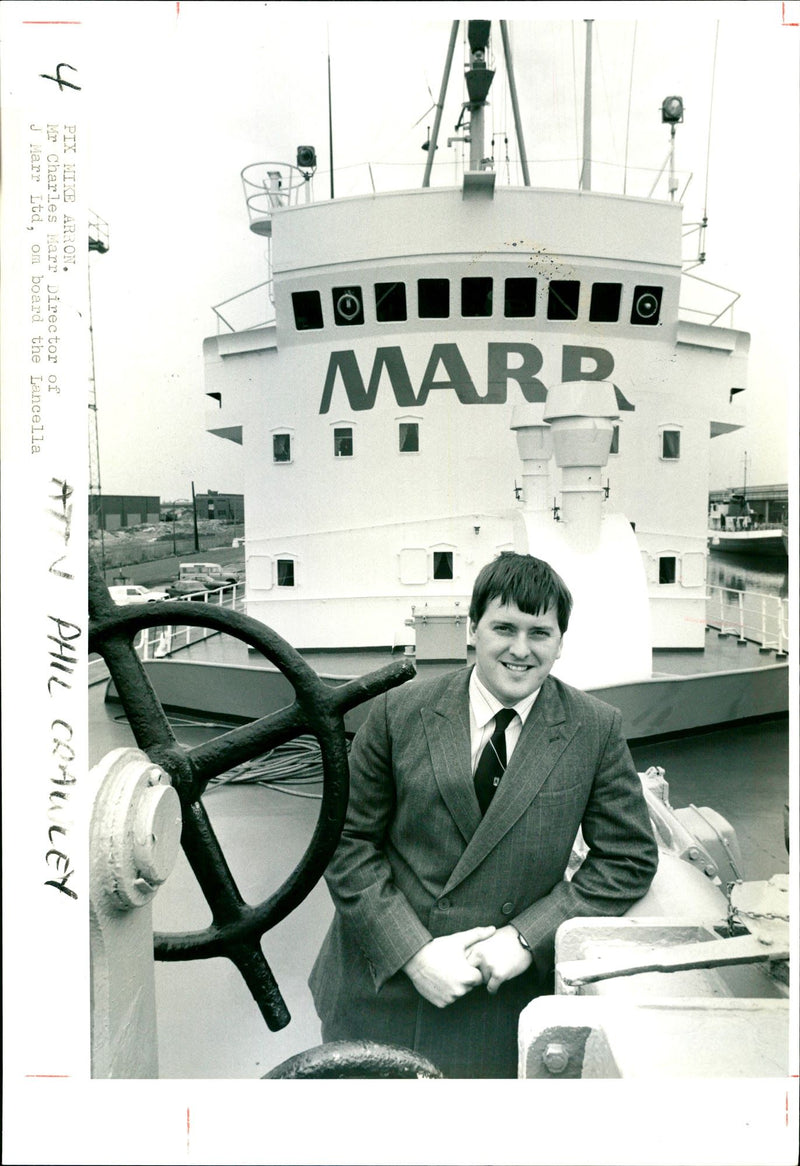 1993 LOOKS NORTH OLS NOV AITURE UBRASS MARD PIX MIIE HARLES ARRON CHARLES - Vintage Photograph