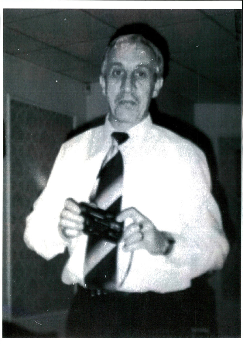 1993 TONY HENDLEY MURDER VICTIM HASSELBLAD DERBY NEWS MURDE - Vintage Photograph