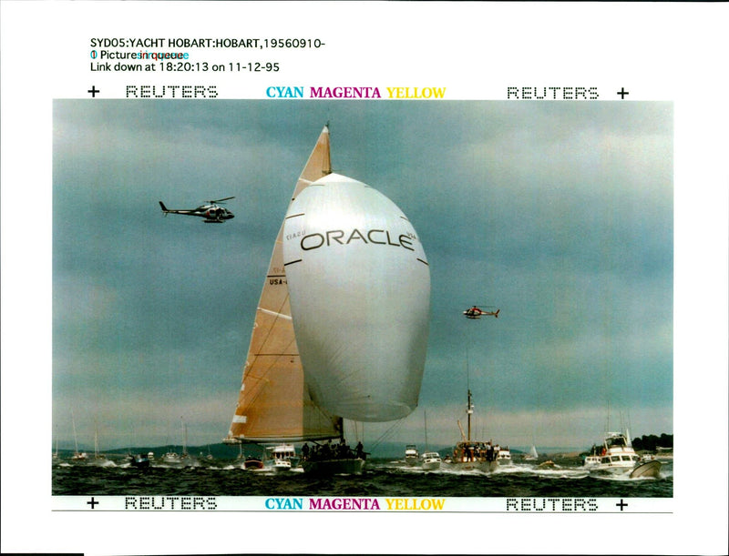1995 THE MAXI YACHT YONARA SAILS INTO HOBART SHIP WRITER COUNTRY USA RACING - Vintage Photograph