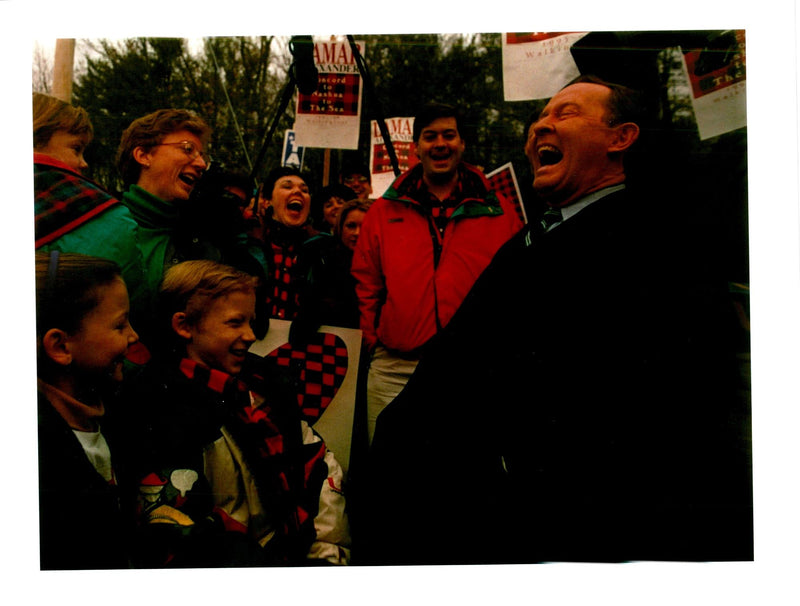 1996 PRESIDENTIAL HOPEFUL LAMAR ALEXAND CLINTON ALI TITLE USA DAUGHTER WRITER - Vintage Photograph