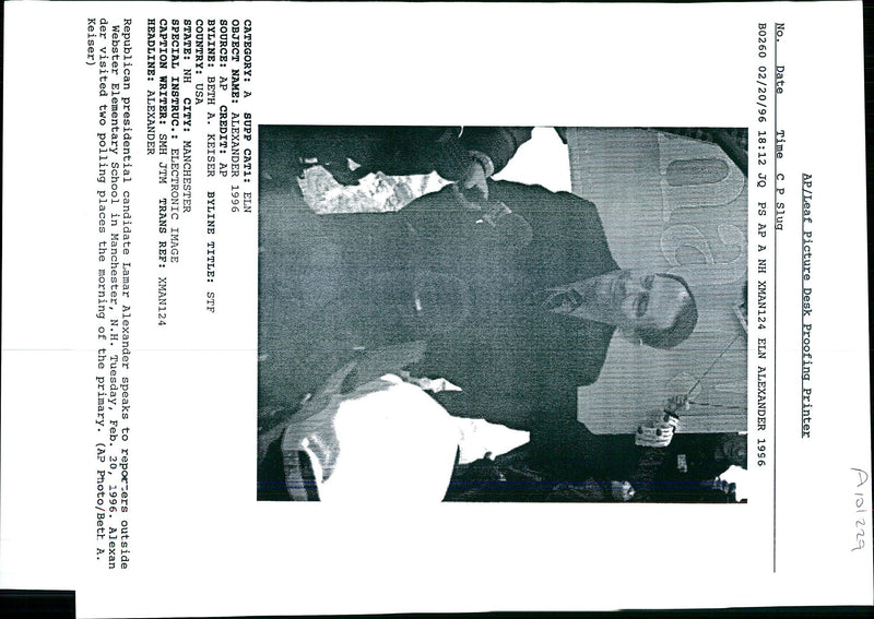 1996 REPUBLICAN PRESIDENTIAL CANDIDATE LAMAR ALEXA WRITER COUNTRY USA TITLE IMAGE - Vintage Photograph