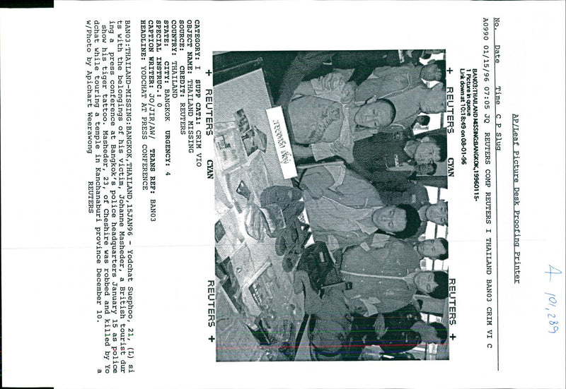 1996 BRITISH TOURIST JOHANNE APICHART WEERAWONG JIR POLICE WRITER PRESS - Vintage Photograph