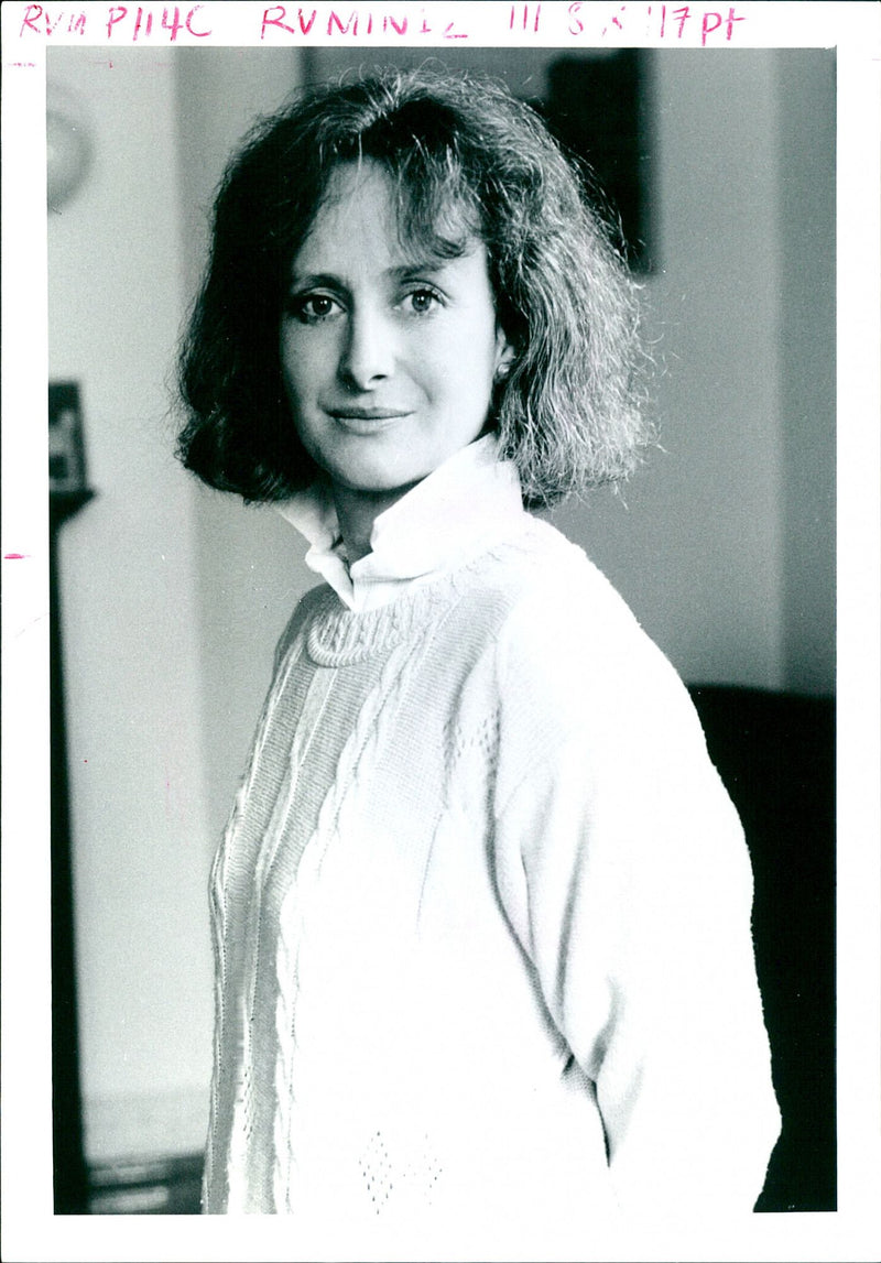 MINETTE WALTERS WRITER CRIME FILE RVIR PHC RUMINIC III VINN - Vintage Photograph