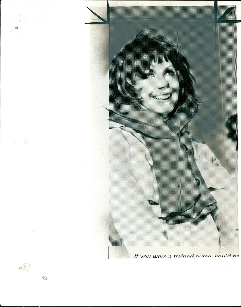 VON WERE TRAINEDNURCO VOUDHA ESS PIA MOORE SHE APPEARED - Vintage Photograph