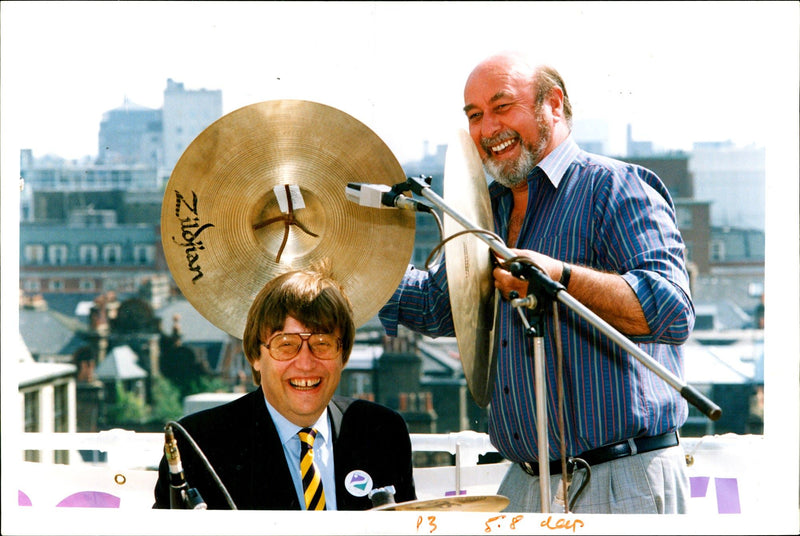 1992 NATIONAL MUSIC DAY WAS LAUNCHED THROUGH ROY LETKEY TOM PUBLISHED DAVID - Vintage Photograph