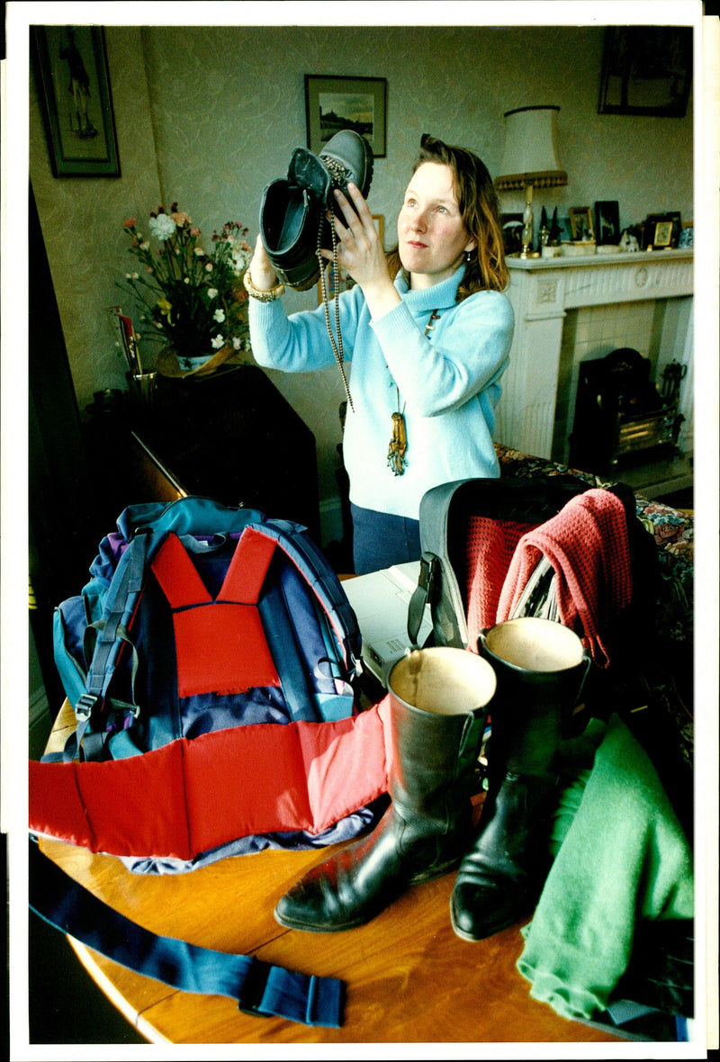 PICTURE FROM MARTIN GEFFENER SON TENUES SHEILDS SLIAS NAISE SUSAN WHISTHON - Vintage Photograph