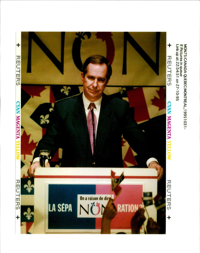 1995 PICTURES QUEUE LINK CYAN MAGE MIKE BLAKE WRITER LEADER COUNTRY - Vintage Photograph
