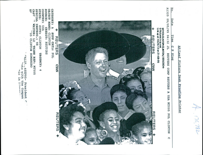 PICTURES QUEUE LINK NONEMTYOS CLINTON USA WRITER COUNTRY - Vintage Photograph