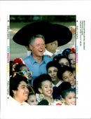 PICTURES QUEUE LINK NONEMTYOS CLINTON USA WRITER COUNTRY - Vintage Photograph