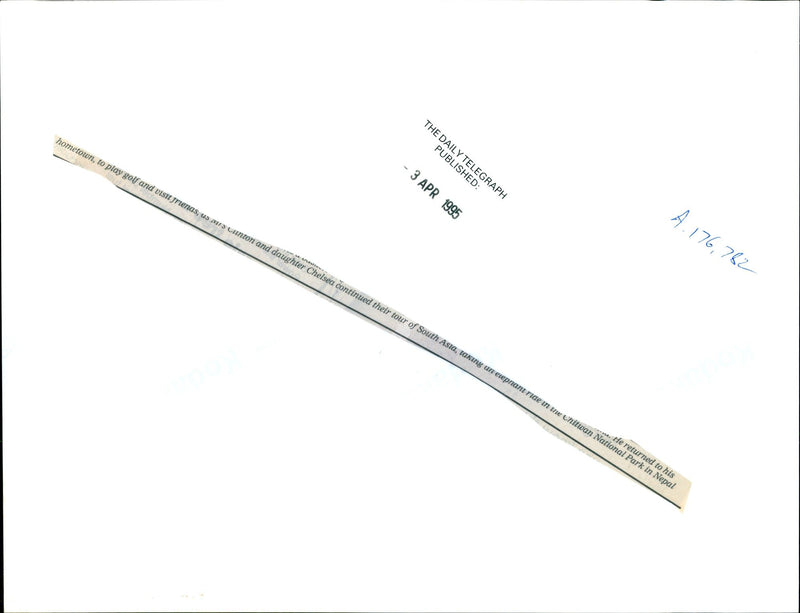 1995 CHELSEA CONTINUE THEIR TOUR SOUTH ASIA TAKING DAUGHTER NEPAL NATIONAL - Vintage Photograph