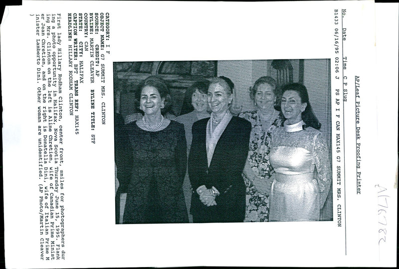 1995 FIRST LADY HILLARY RODHAM TONY PRIME MARTIN TITLE ITALIAN WRITER WIFE - Vintage Photograph