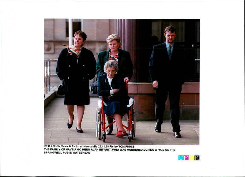 1995 FAMILY HAVE HERO ALAN BRYANT MURDERED DURING RAID TOM FINNIE - Vintage Photograph