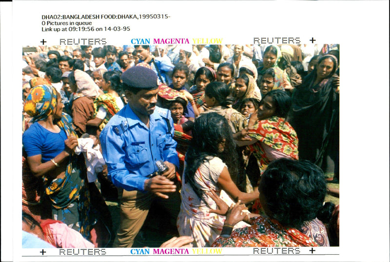 1995 FOOD PRICES HAVE GONE PERCE TONY PRIME POLICE WRITER CAPITAL COUNTRY - Vintage Photograph