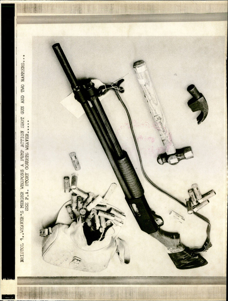 1987 PAWEAVERS MURDER WEOFONS PUMP ACTION SHOT GUN AND TWO HAMMERS THE - Vintage Photograph