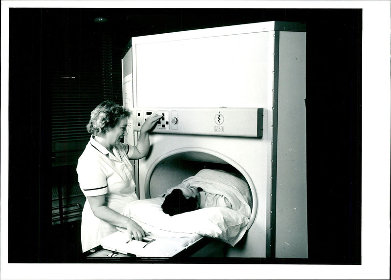 NMR IMAGING ALSO CALLED MAGNETIC RESONANCE MODEL IMAGE ATOMIC - Vintage Photograph