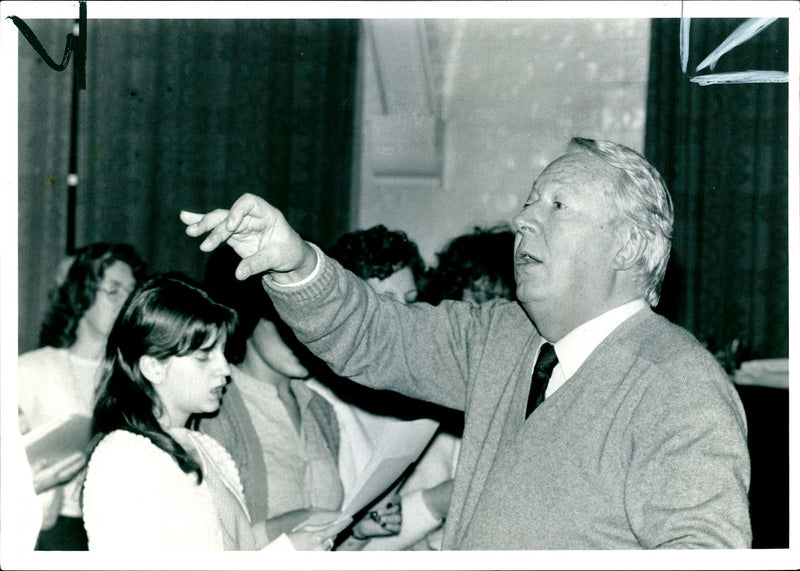 SRIAN SMIT AND THE ANNUAL CAROL CONCERT EDWARD SYKES BROADSTAIRS KENT - Vintage Photograph