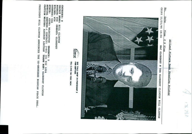 1995 BILL CLINTON PRESIDENT ANNOUNCES THE USA WRITER COUNTRY - Vintage Photograph