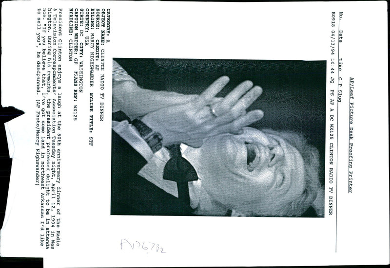 1994 PRESIDENT CLINTON ATTENDED THE MARCY NIGHSWANDER USA WRITER TELEVISION - Vintage Photograph
