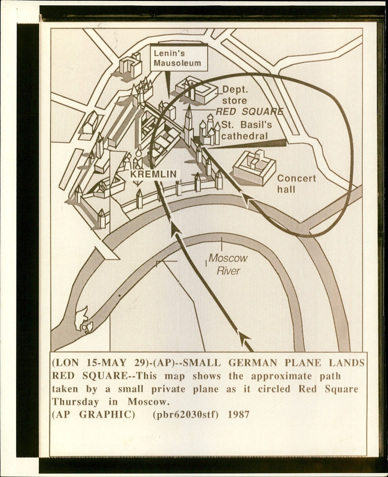 1987 SMALL GERMAN PLANE CIRCLED RED SQUARE THURSDAY MOSCOW MAP SHOWS CONCERT - Vintage Photograph