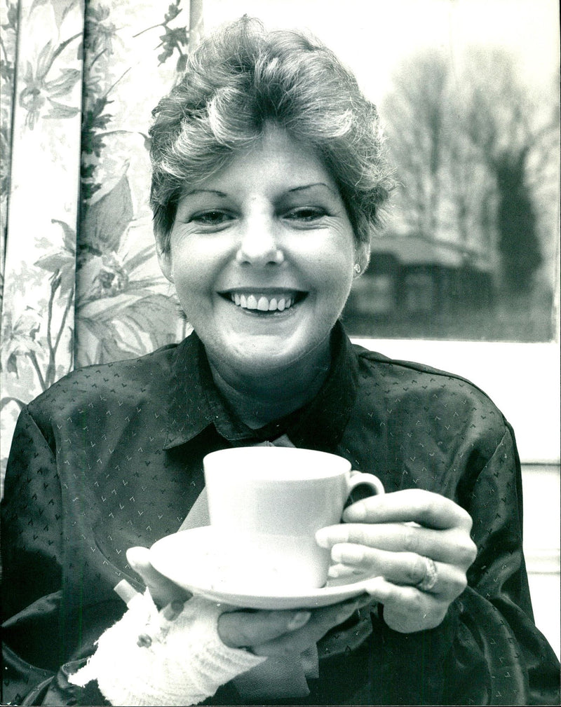 MRS DAVINA THOMPSON HAD HER HEART LUNGS AND LIVER TRANSPLANTS FIVE WEEKS - Vintage Photograph