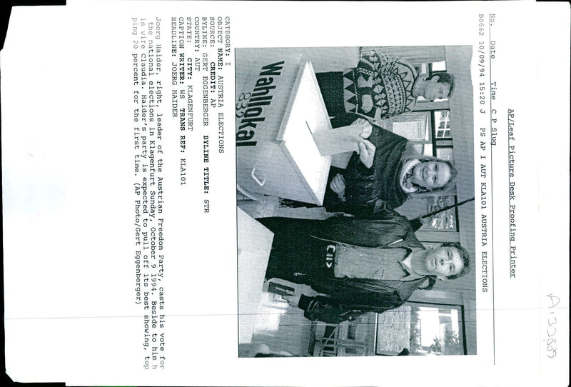 1994 JOERG HAIDER LEADER THE AUSTRIAN FREEDOM PART CLAUDIA TITLE WRITER WIFE - Vintage Photograph