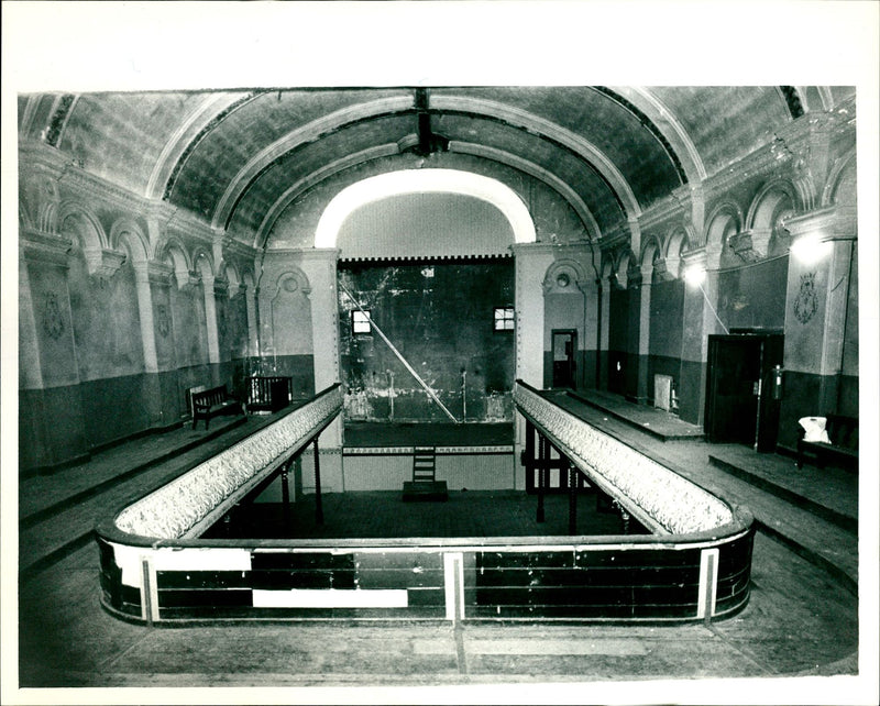 1973 BUILT THE HALL ESCAPED BOMBS AND REDEVELOPEMENT NOW TARGE MUSIC STAGE - Vintage Photograph