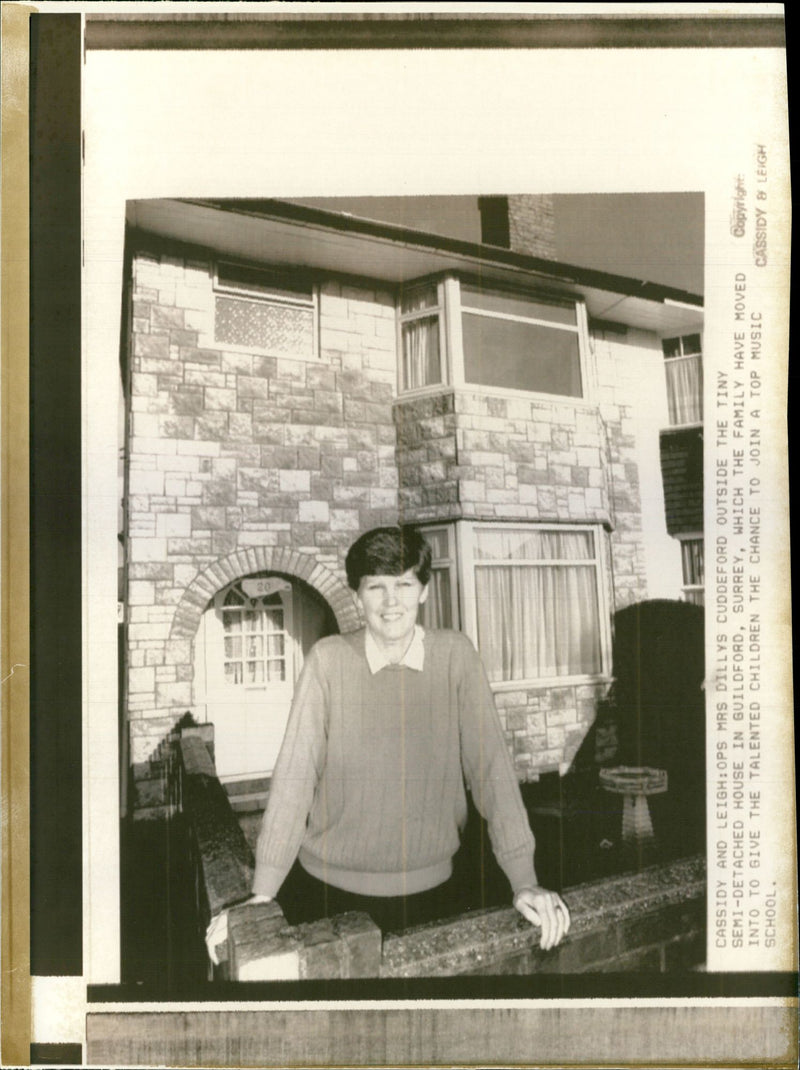 CASSIDY AND LEIGH OPS MRS DILLYS CUDDE CASEY DAVIDNONECASSIDY MUSIC FAMILY - Vintage Photograph
