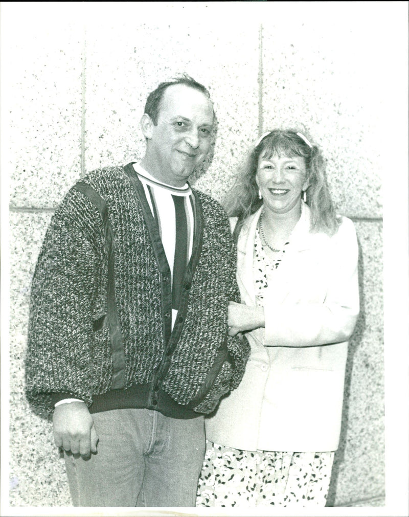 AFTER THE JUDGE CLEARED HER ALTERESTING MURDER HIM SEE ROBERT HENDY - Vintage Photograph