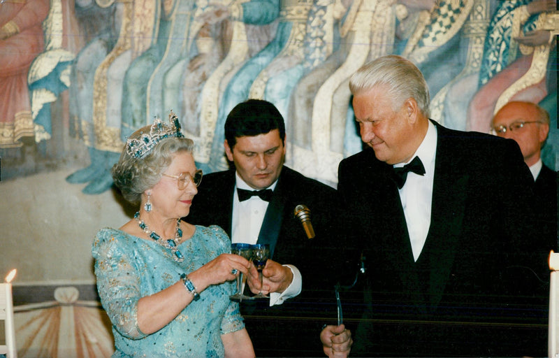 Queen Elizabeth II toasts Boris Yeltsin - Vintage Photograph