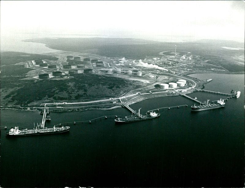 CONSTRUCTION SULLOM VOE TERMINAL CALBACK NESS AERIAL VIEW LPG TANK - Vintage Photograph