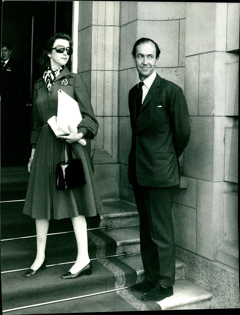 Major Iain Grahame and his wife Diana. - Vintage Photograph
