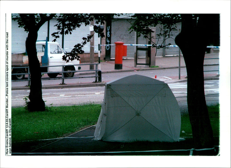 POLICE TENT COVERS SPOT MURDER WITH THE ROAD SIGN BEHIND HUW EVANS - Vintage Photograph